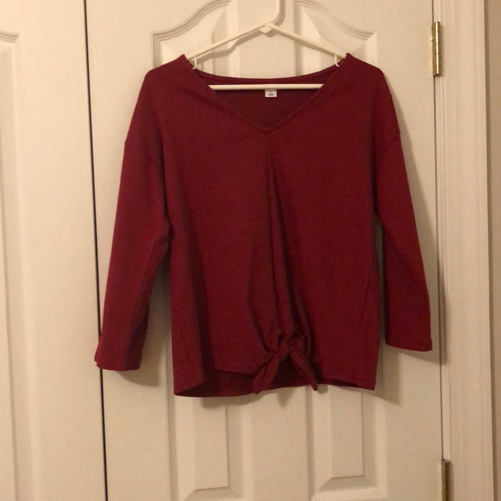 red old navy shirt